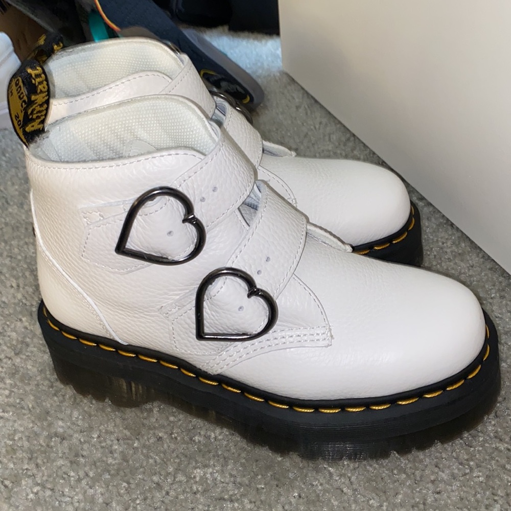 Dr. Marten’s Devon Heart Leather Boots